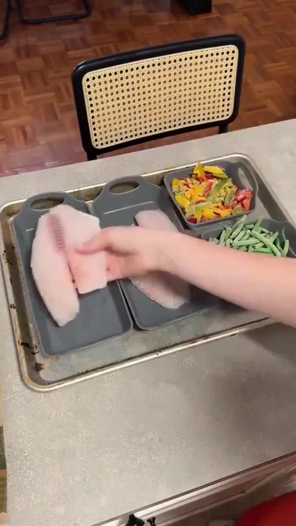 🔥HOT SALE 49% OFF - Silicone Baking Sheet Pan Dividers ad creative