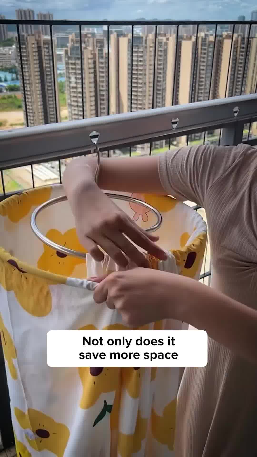 Spiral Sheet Hanger 广告素材