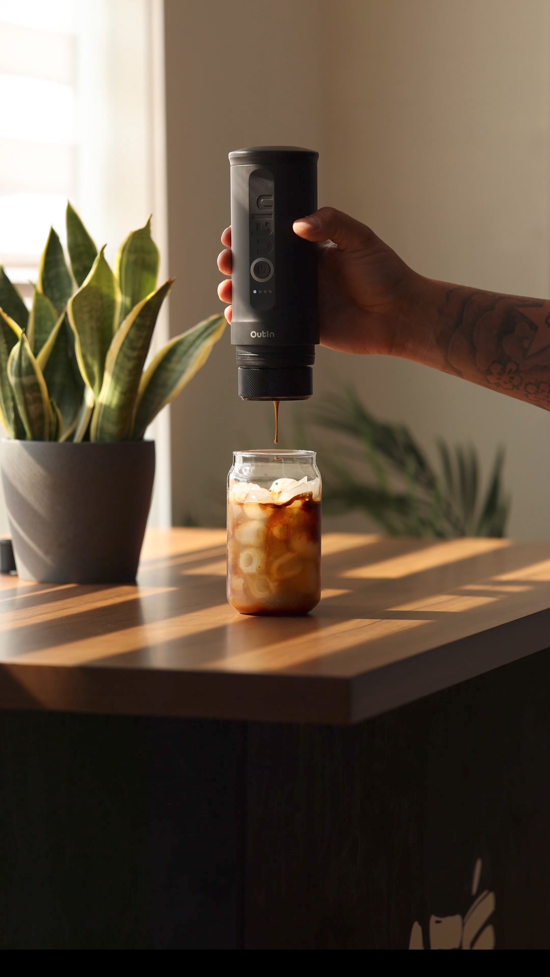 Outin Nano | Portable Electric Espresso Maker | Travel Coffee Machine 广告素材