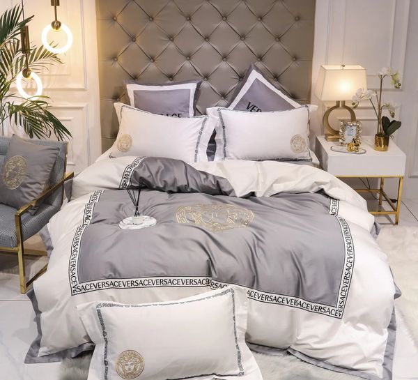 Bedding Set Collection – windhorus 广告素材