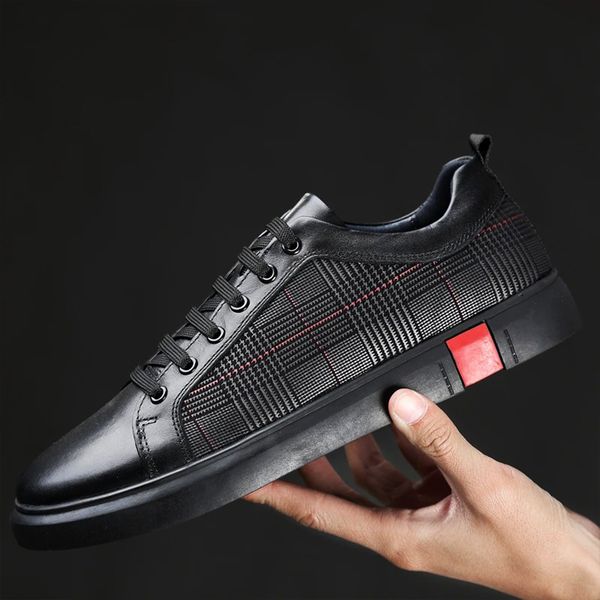 Valentino Handmade Leather Sneaker 广告素材