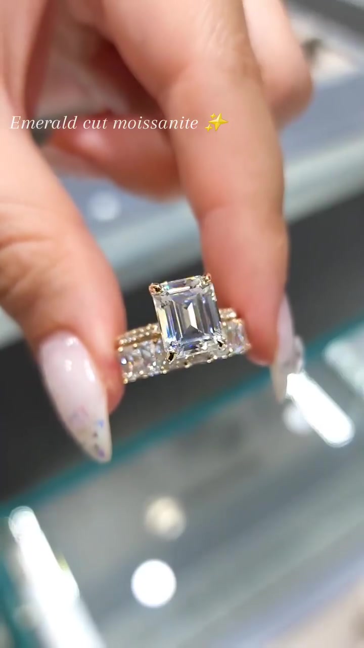 Best Sellers – Carly Jewelry 广告素材