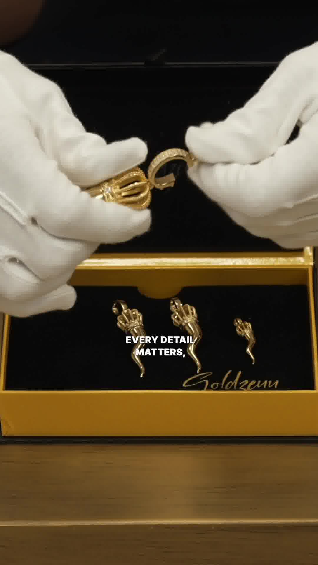 Italian Horn Custom Pendant, S, M, L - Handcrafted | GOLDZENN 广告素材