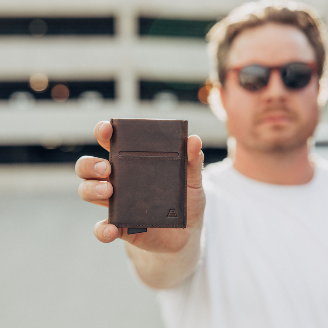 Full Grain Leather Wallets | Leather Goods | Andar 广告素材