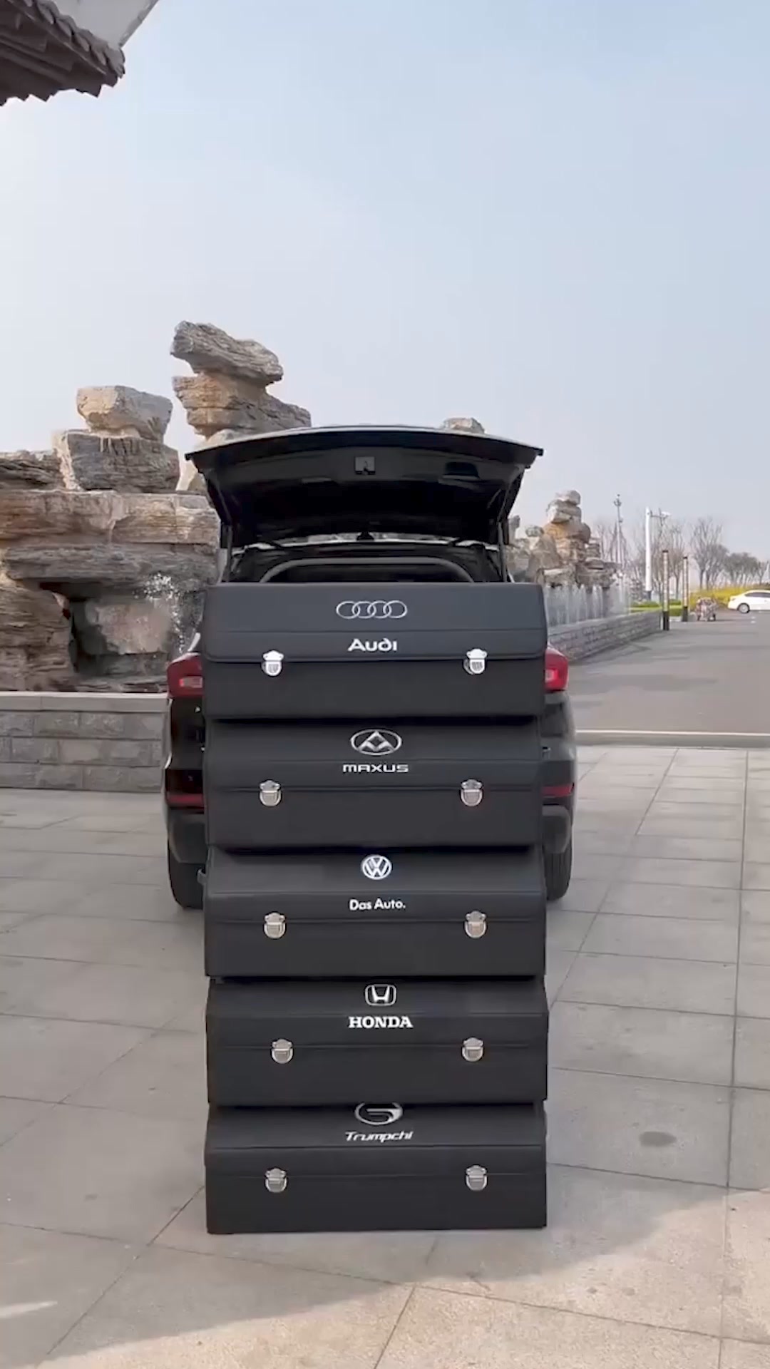 Car Trunk Leather Storage Box 广告素材