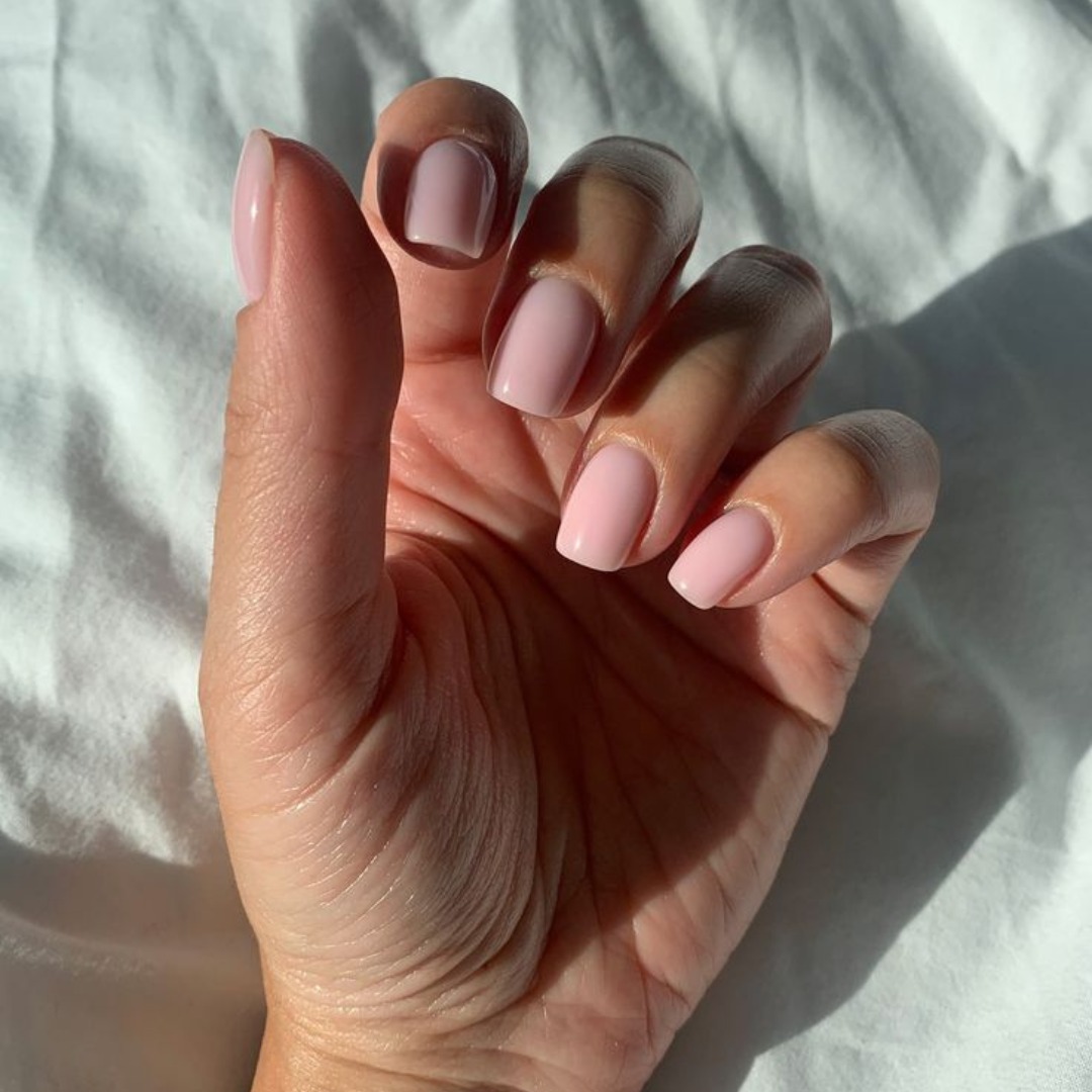 ChicNails + FREE UV Lamp – Larife 广告素材