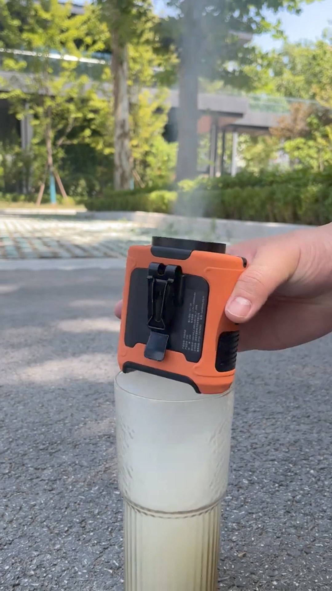 Rechargeable Cooling and Heatstroke Prevention Waist Clip Fan Up to 25H 广告素材