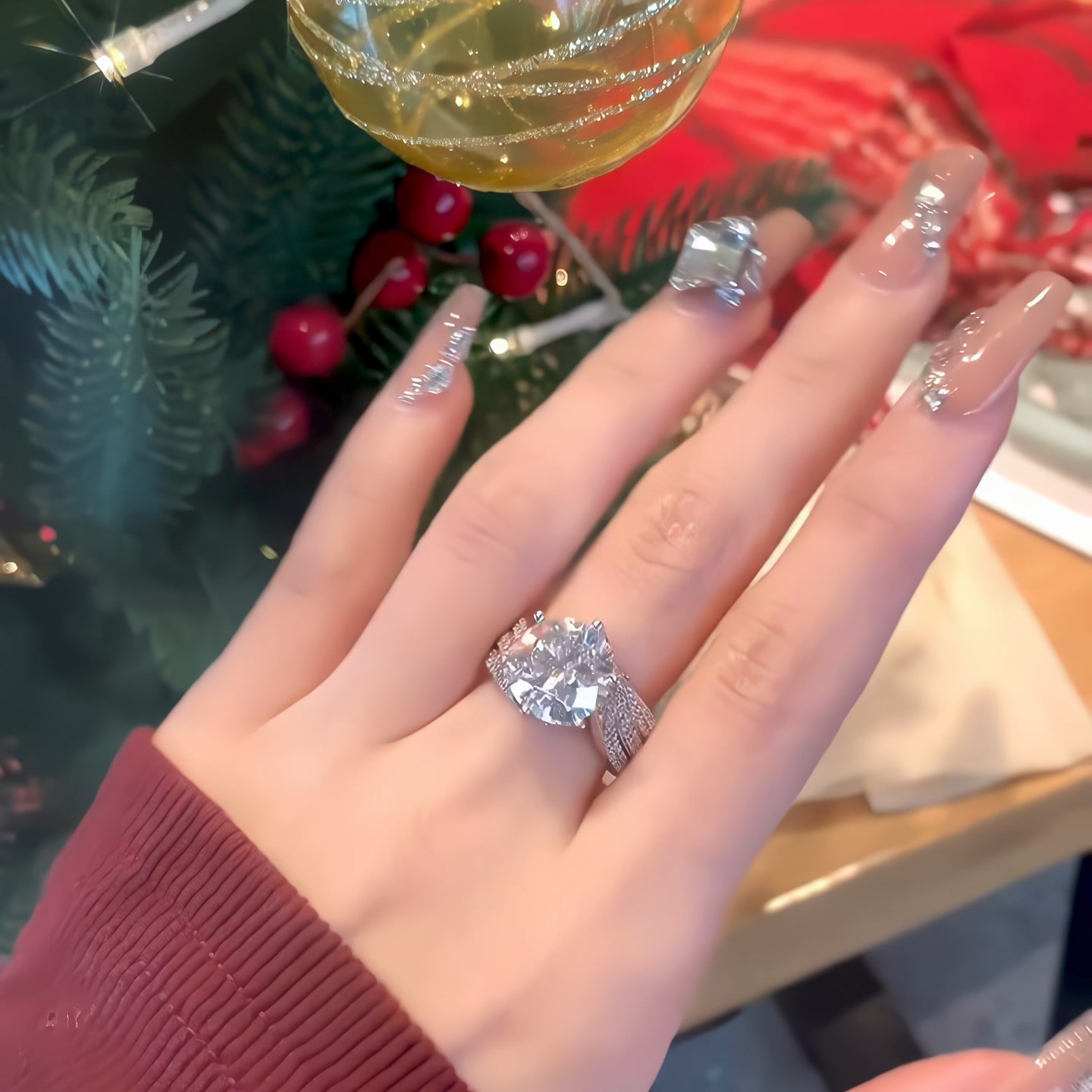 S925 Luxury 5CT Moissanite Ring 广告素材