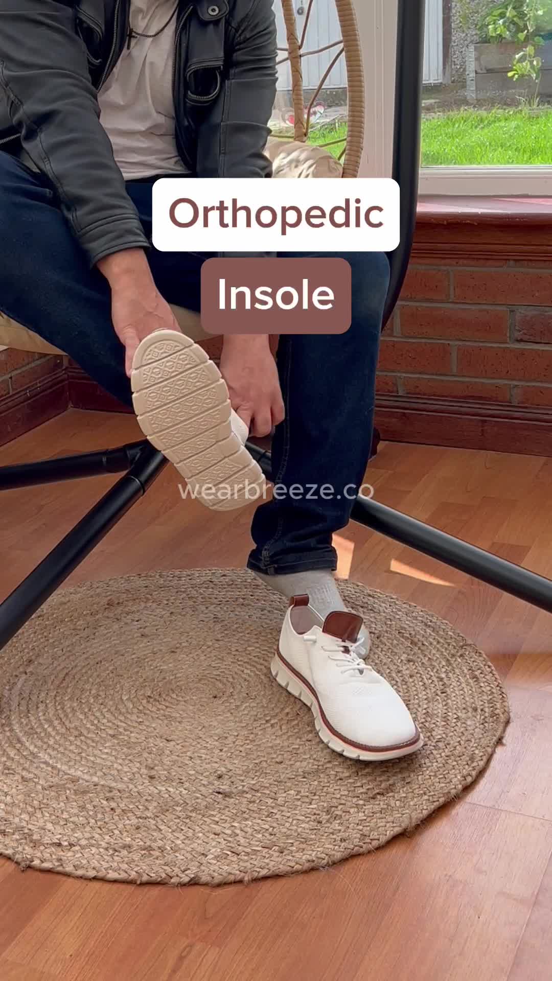 Urban Ultra Comfortable Shoes for Men – Breeze 广告素材