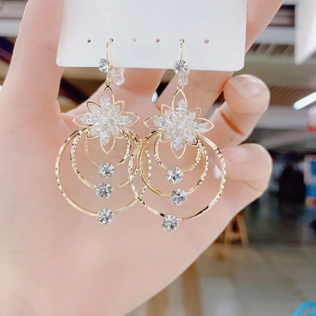 Geometric multi-layered circle flower earrings 广告素材