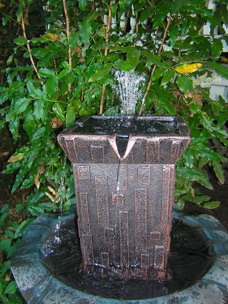 Fortezza Cordless Fountain Tower – Bernini Fountains 广告素材
