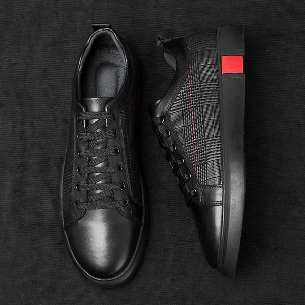 Valentino Handmade Leather Sneaker 广告素材
