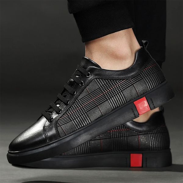 Valentino Handmade Leather Sneaker 广告素材