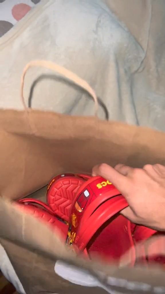 Lightning McQueen Crocs – Valitic 广告素材