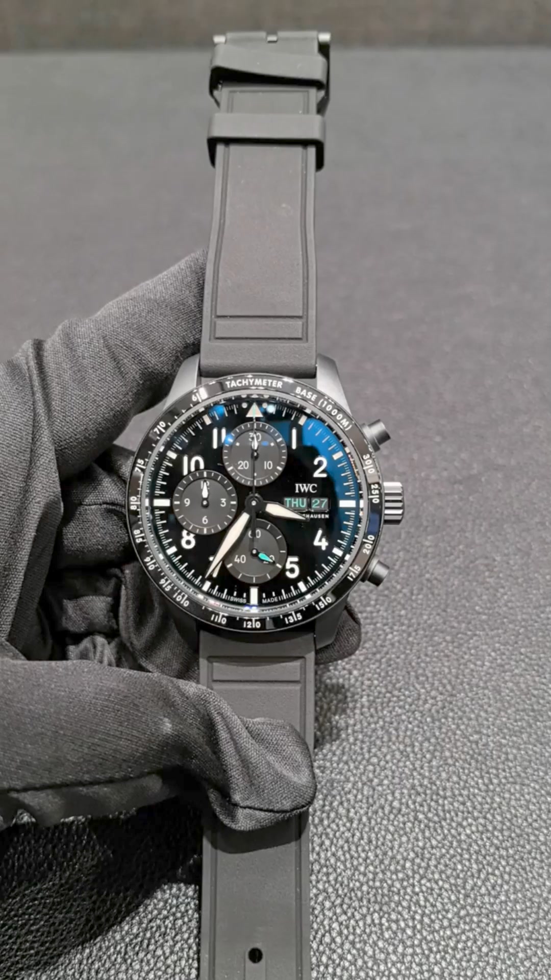 IWC 广告素材