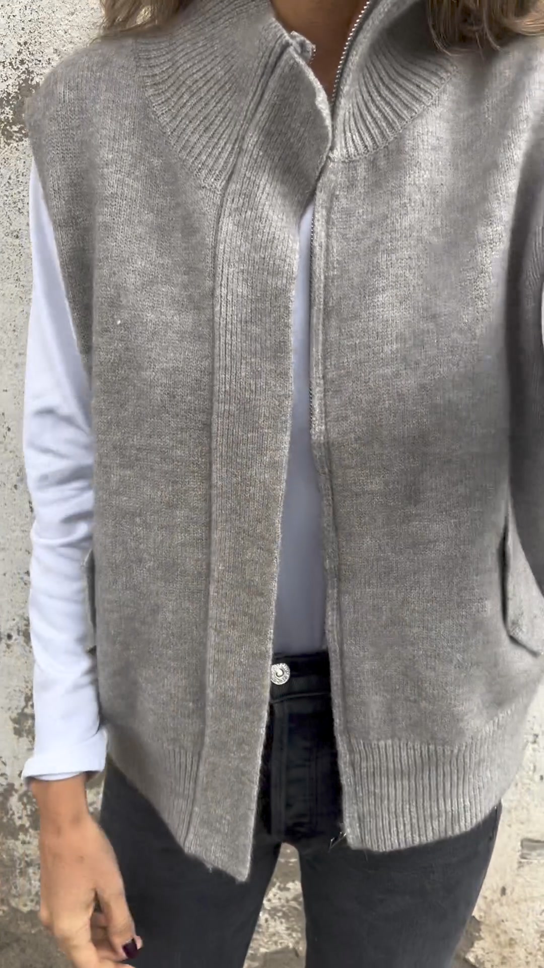 Ladies Half Turtleneck Zipper Cashmere Sweater Vest With Pocket 广告素材
