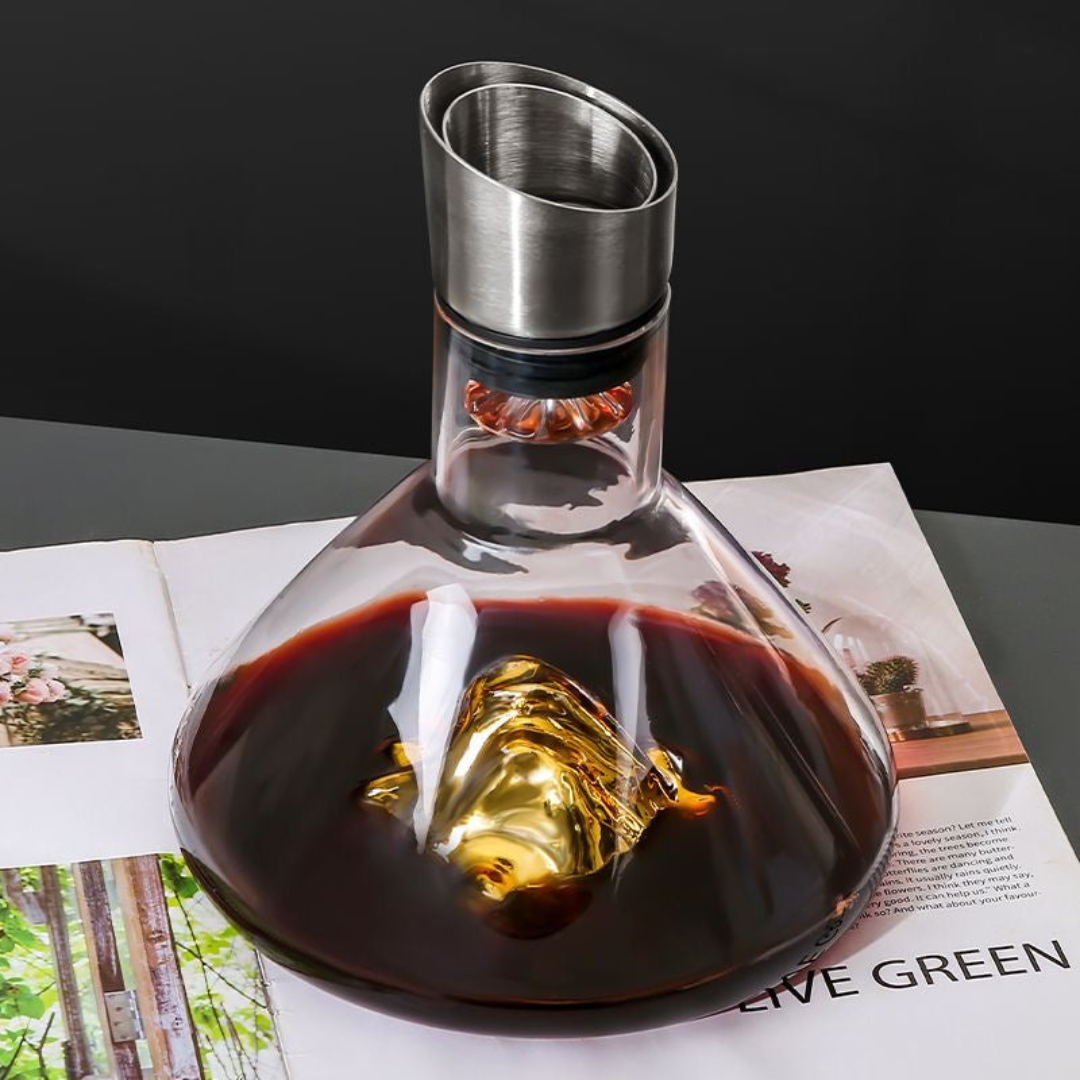 Crystal Clear Wine Decanter 广告素材