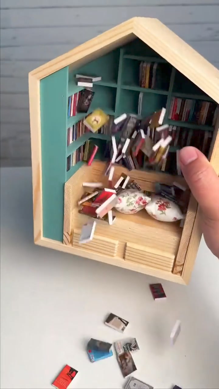 📒Anxiety Bookroom | Shake Away Your Anxiety 广告素材