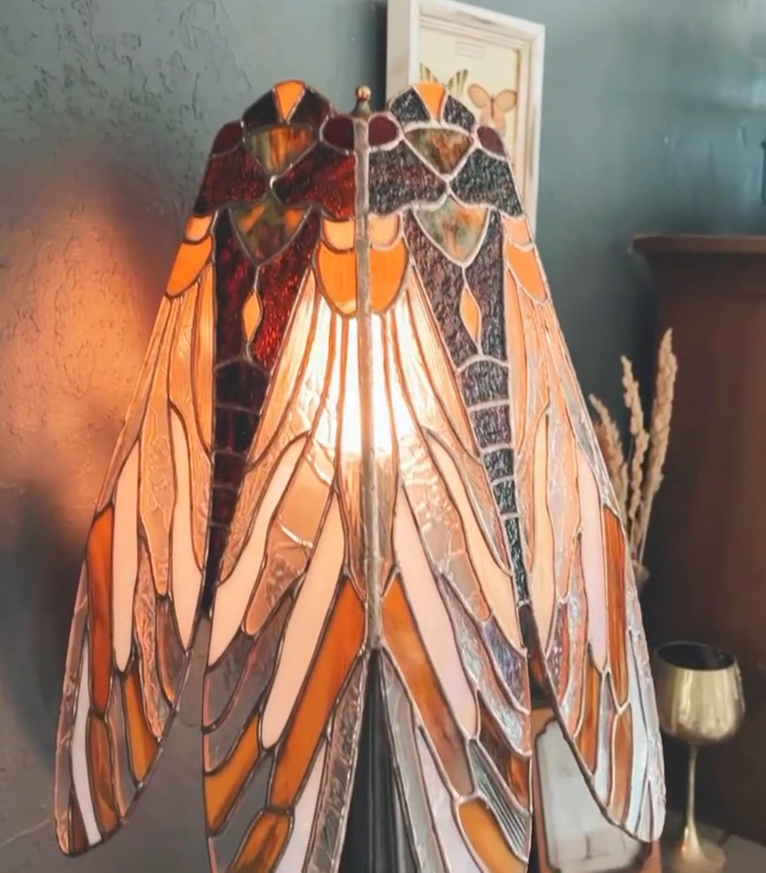 Cicada's desk lamp - Gothartists ad creative