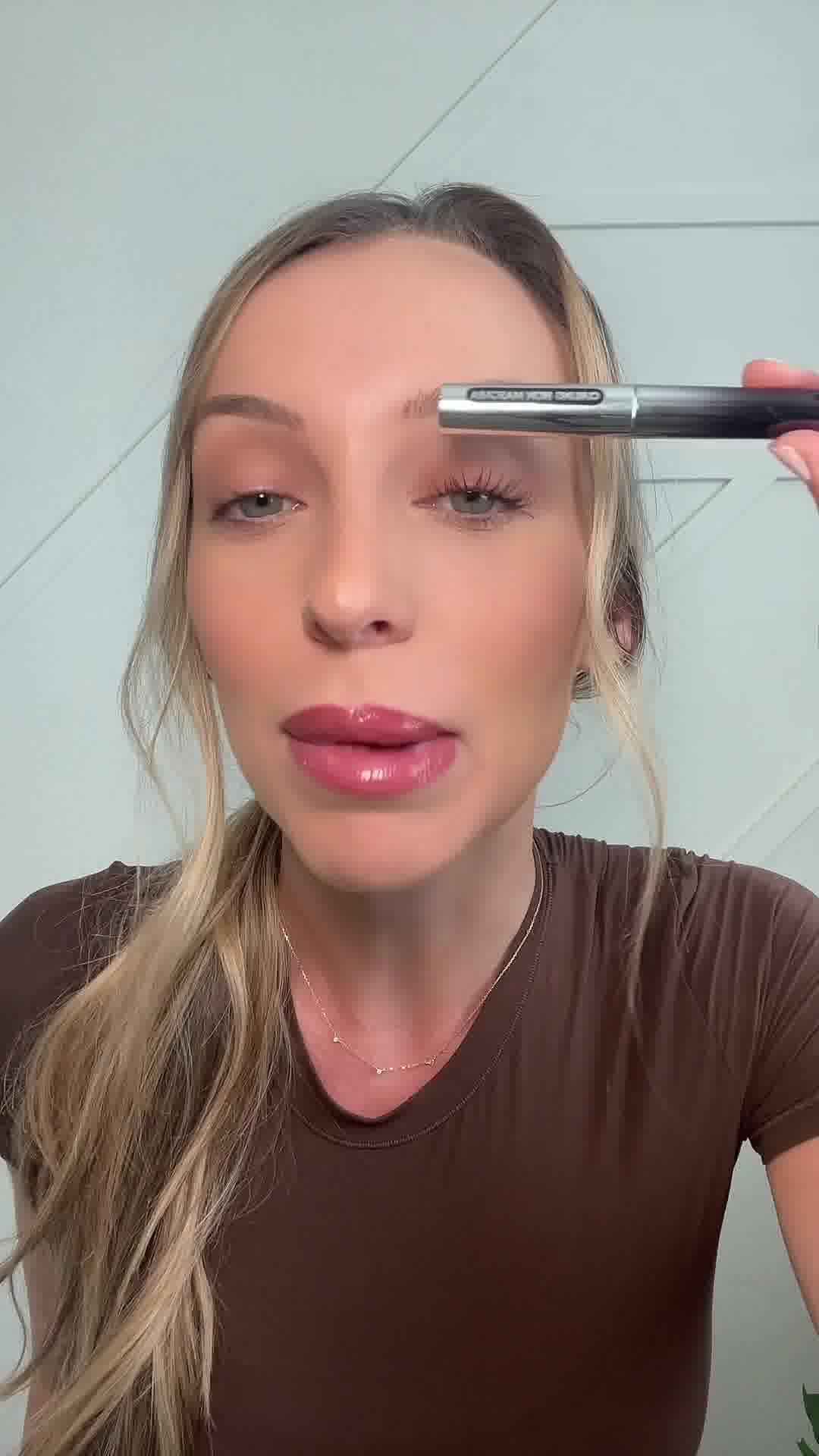 Olivia Blaire Iron Wand Mascara 广告素材