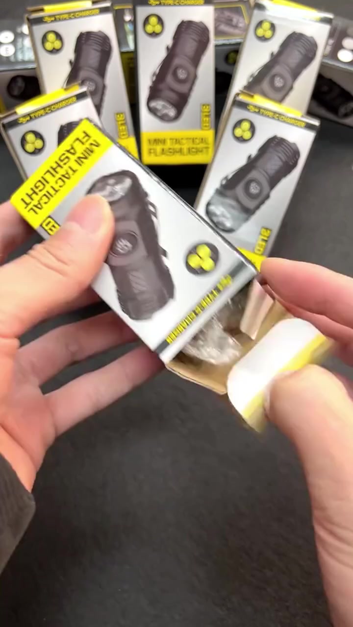 Three-eyed Monster Mini Flash Super Power Flashlight 广告素材