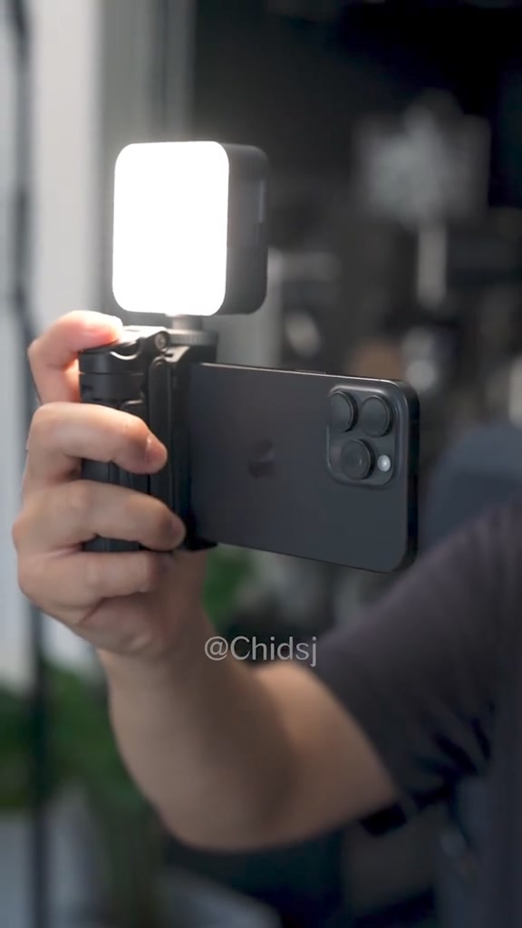 6 In 1 Wireless Bluetooth Selfie Stick ad creative