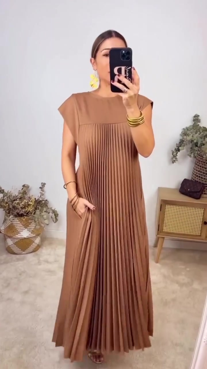 Women Pleated Simple Solid Color Dress ad creative