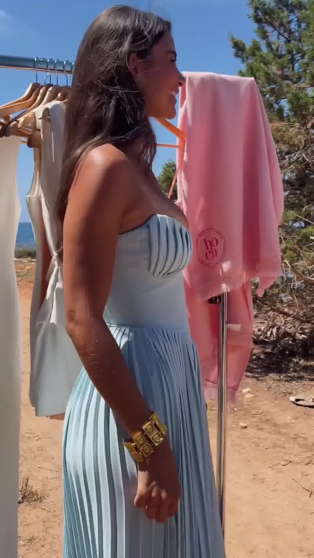 Hot Sale Dresses 广告素材