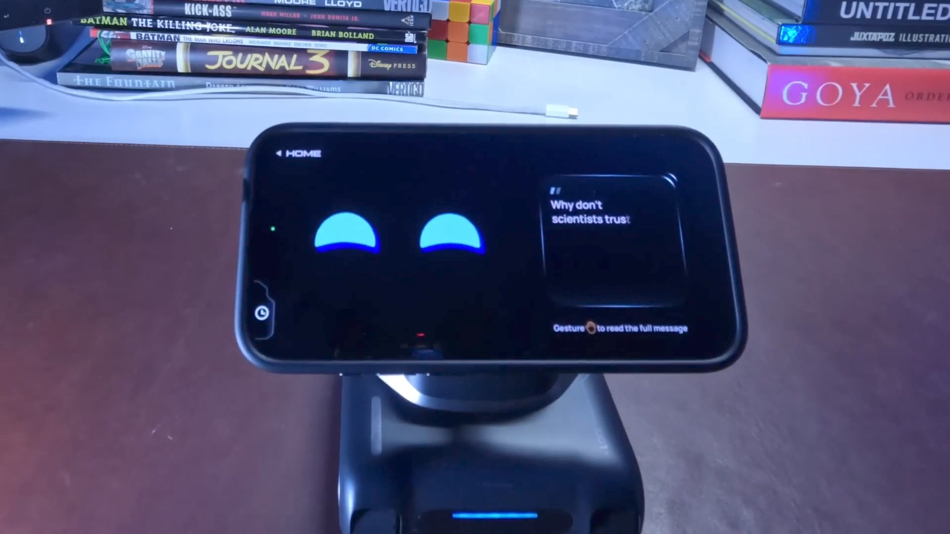 LOOI: Turn Your Smartphone into a Desktop Robot! | Indiegogo 广告素材
