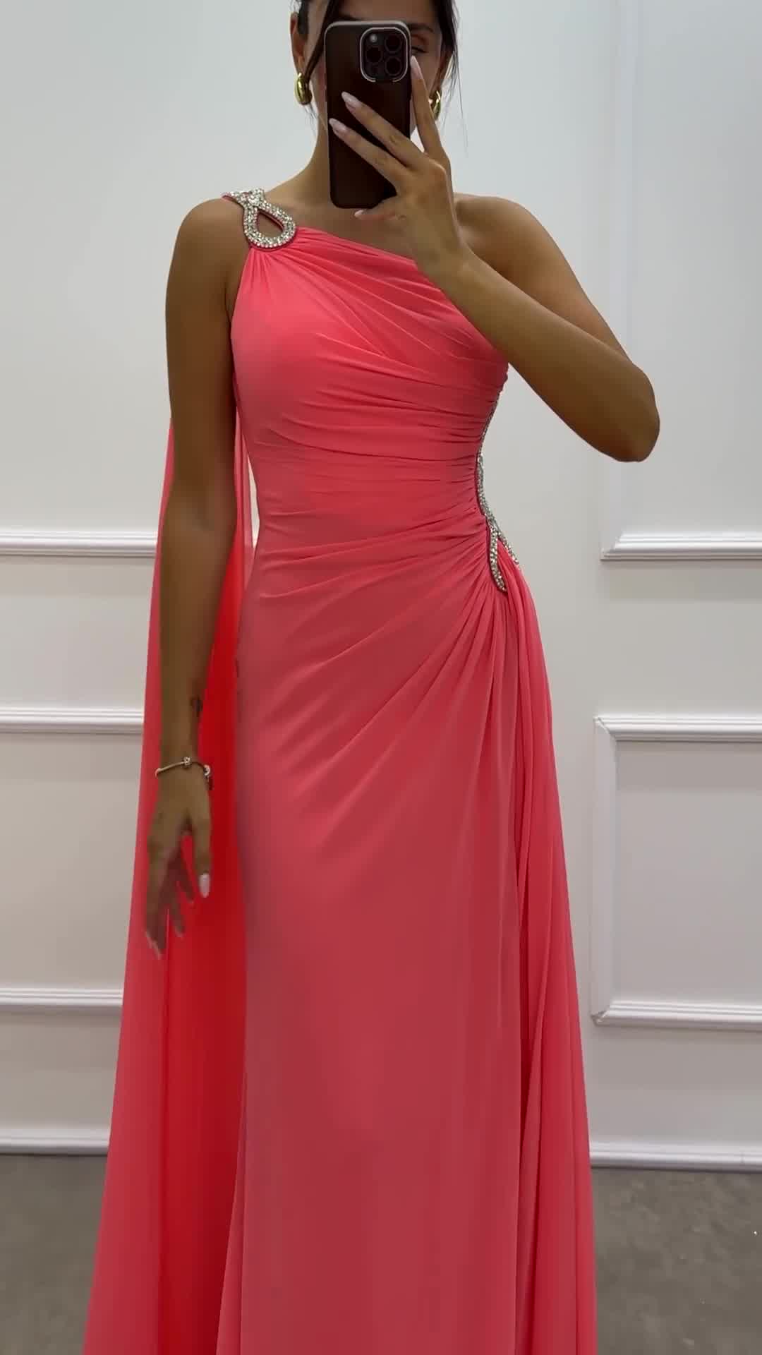 Single Shoulder Split Waist Design Evening Dress ad creative