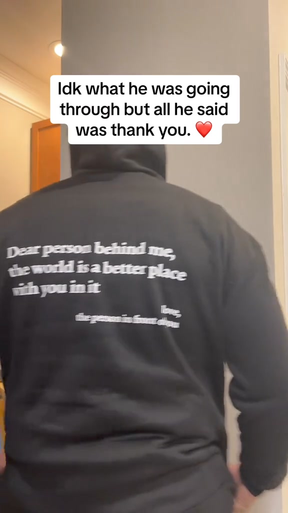 Dear Person Behind Me Sweatshirt 广告素材