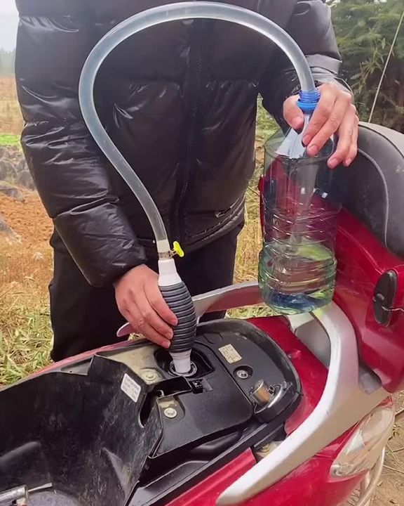 Multifunction Liquid Sucker 广告素材
