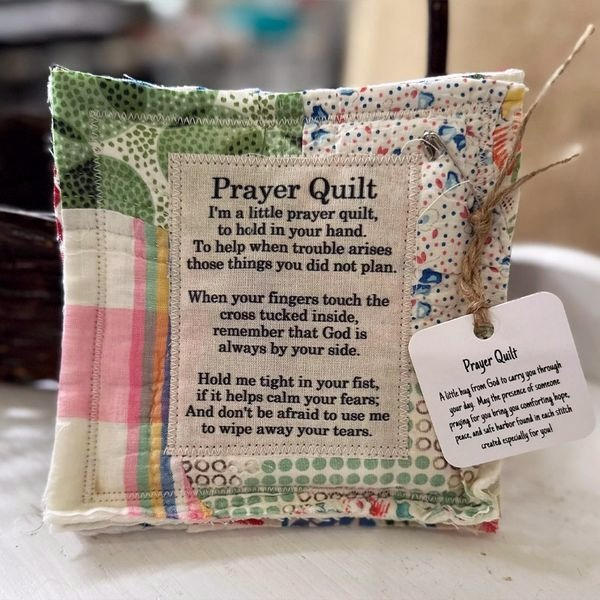 Limited Time Offer Prayer Quilt With Cross Inside 广告素材