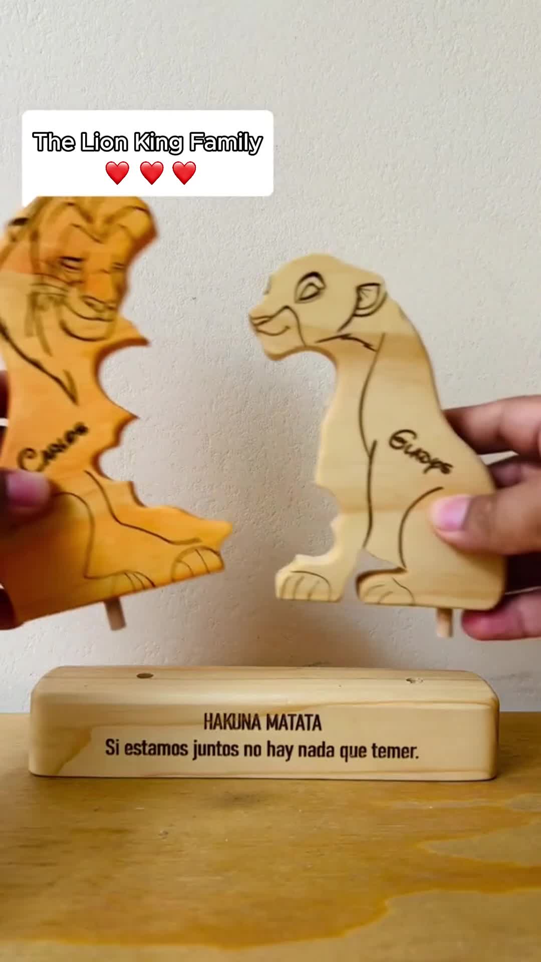 Family - The Lion Pet - Personalized Wooden Puzzle 广告素材