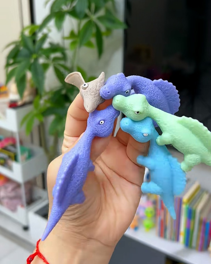 🎁Slingshot Dinosaur Finger Toys 广告素材