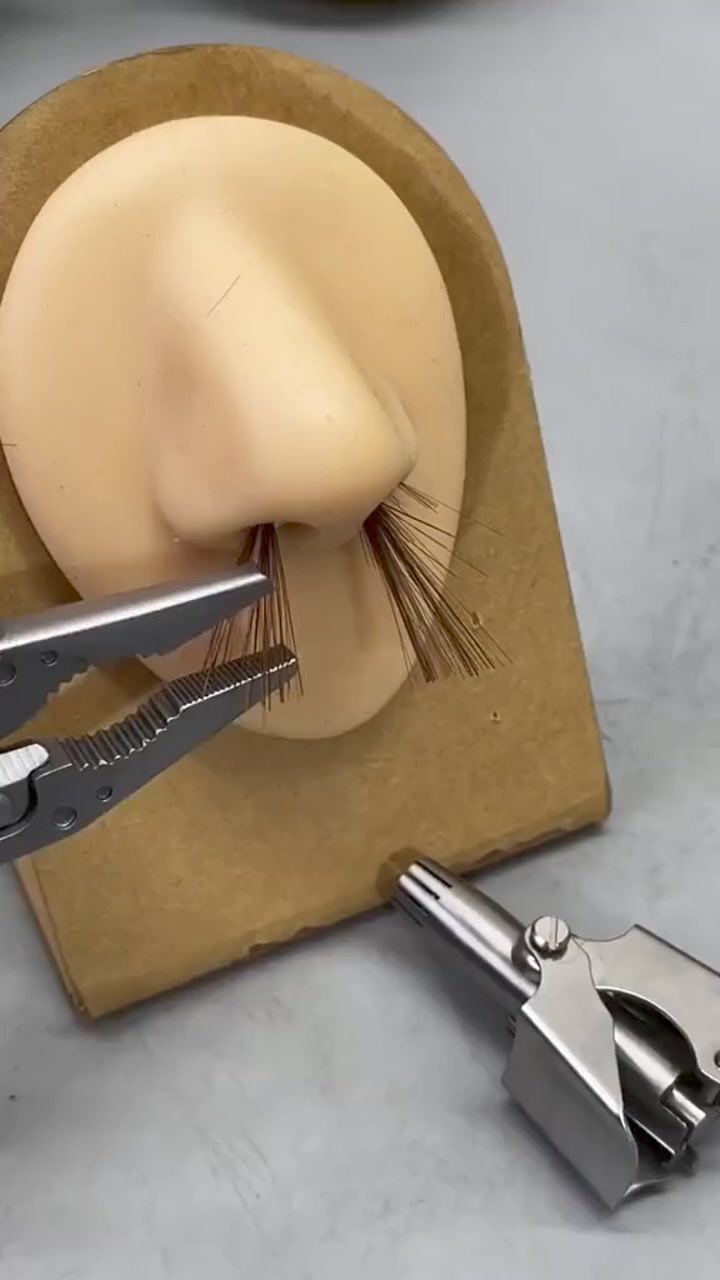 🔥Portable Nose Hair Trimmer (Painless & Precision) 广告素材