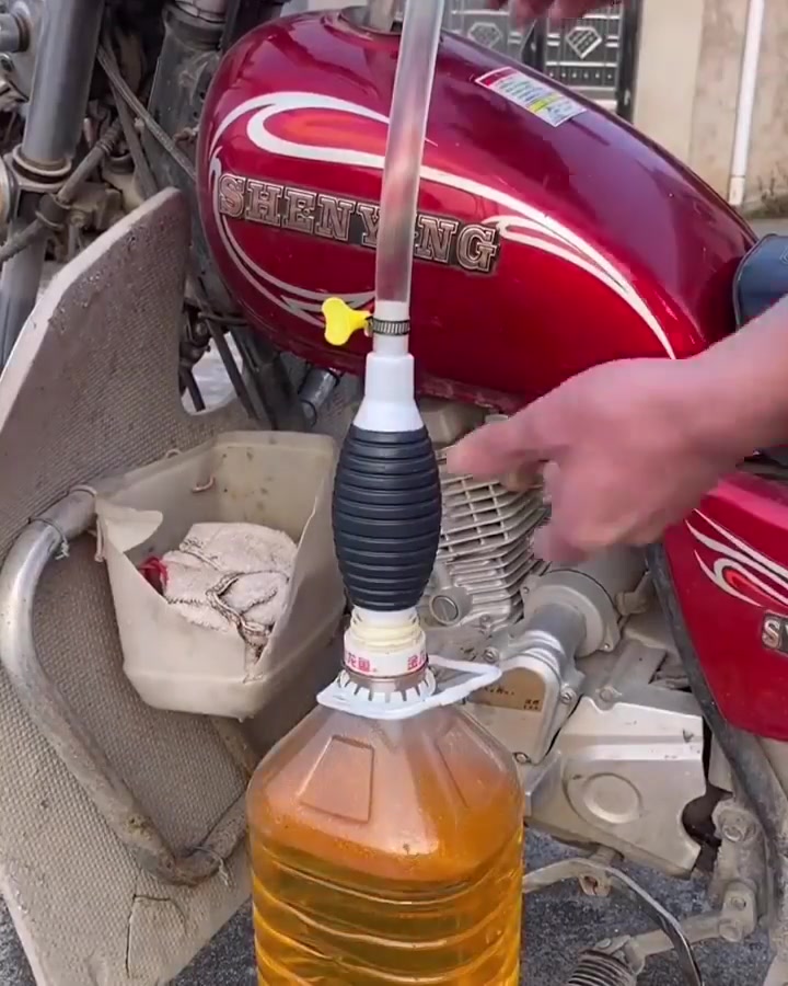 Multifunction Liquid Sucker 广告素材