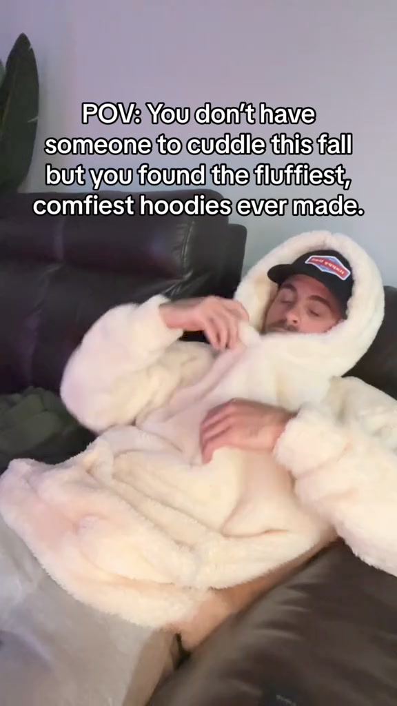Snuggs Fluffy Hoodie 广告素材