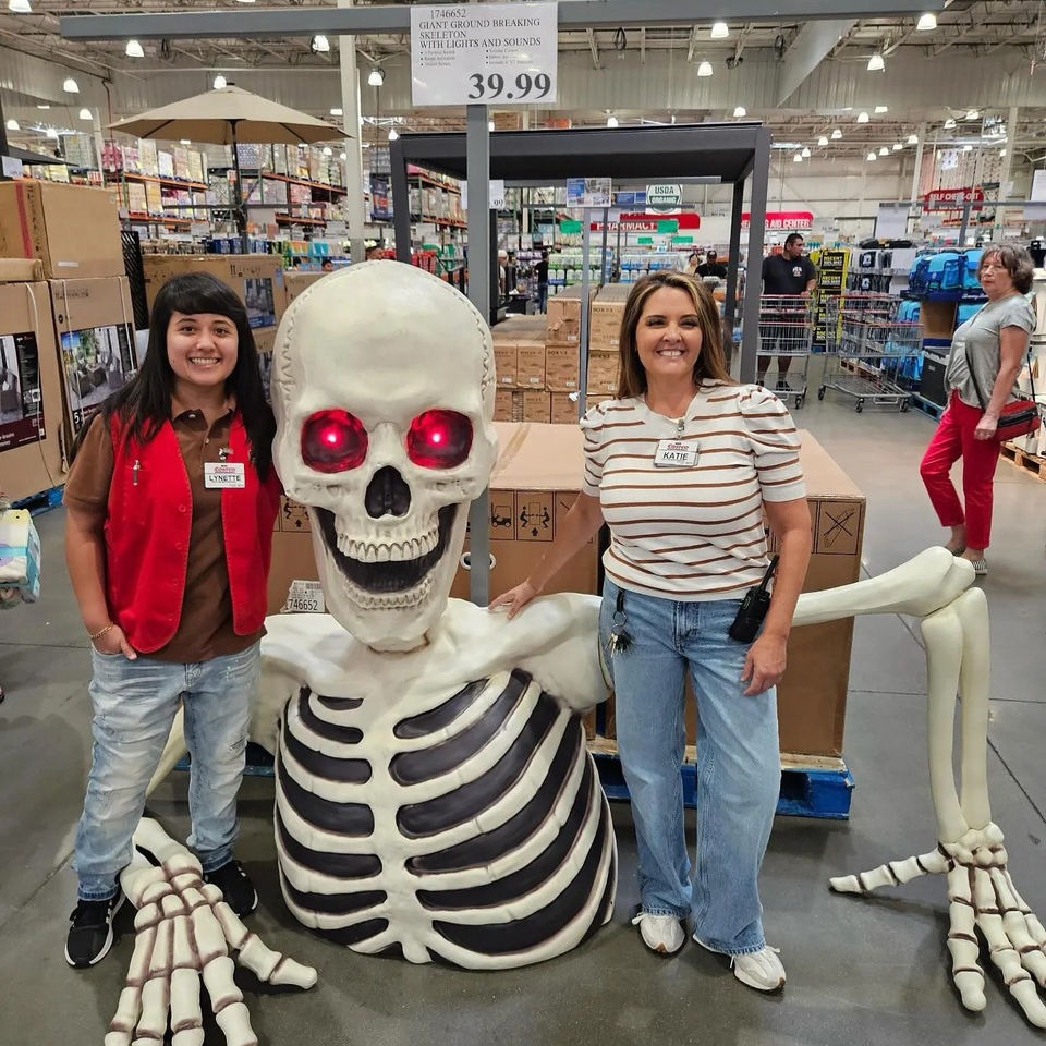 $38.99 Giant Skeleton Groundbreaker 广告素材