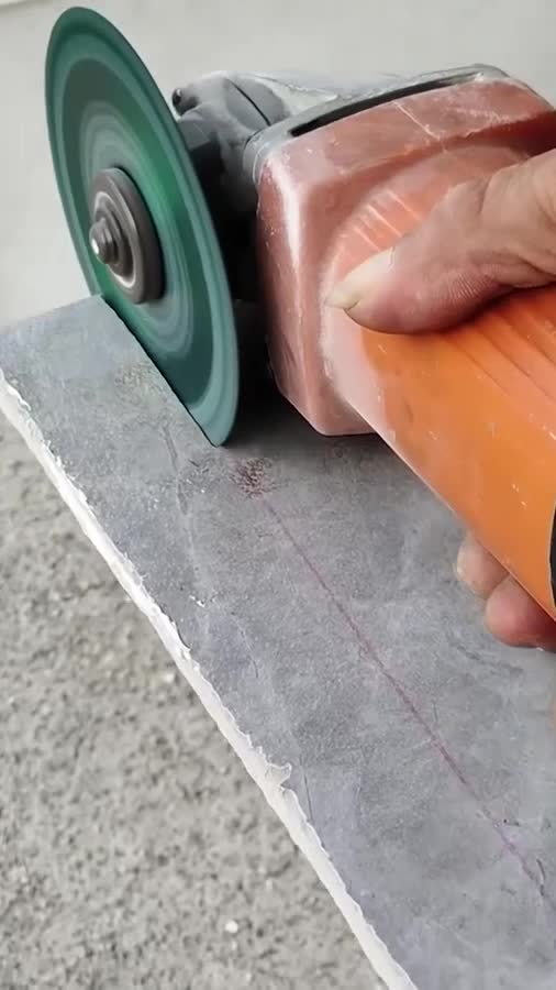 INDESTRUCTIBLE DISC Cut everything in seconds ad creative