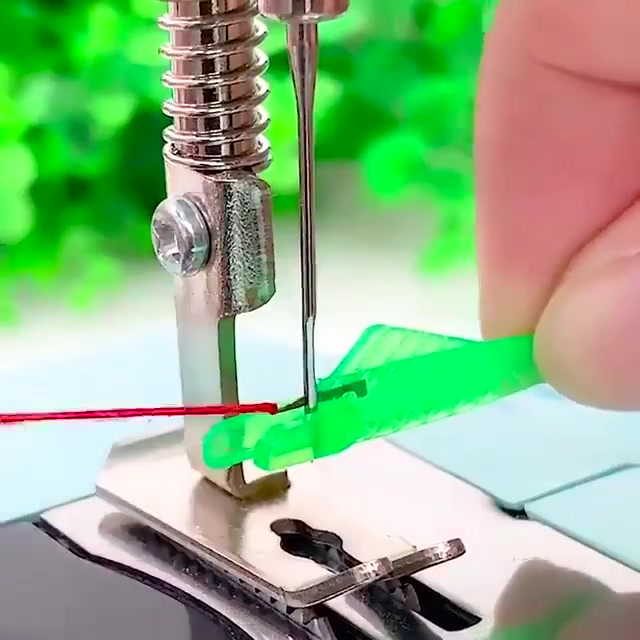 Automatic Sewing Needle Threader ad creative