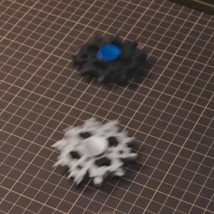 Fidget Spinner Snowflake Multi-function Tool ad creative