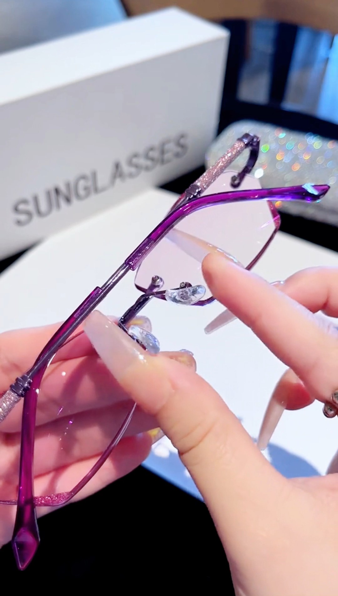 WOMEN'S DIAMOND RIMLESS ANTI-BLUE LIGHT PRESBYOPIA GLASSES ad creative