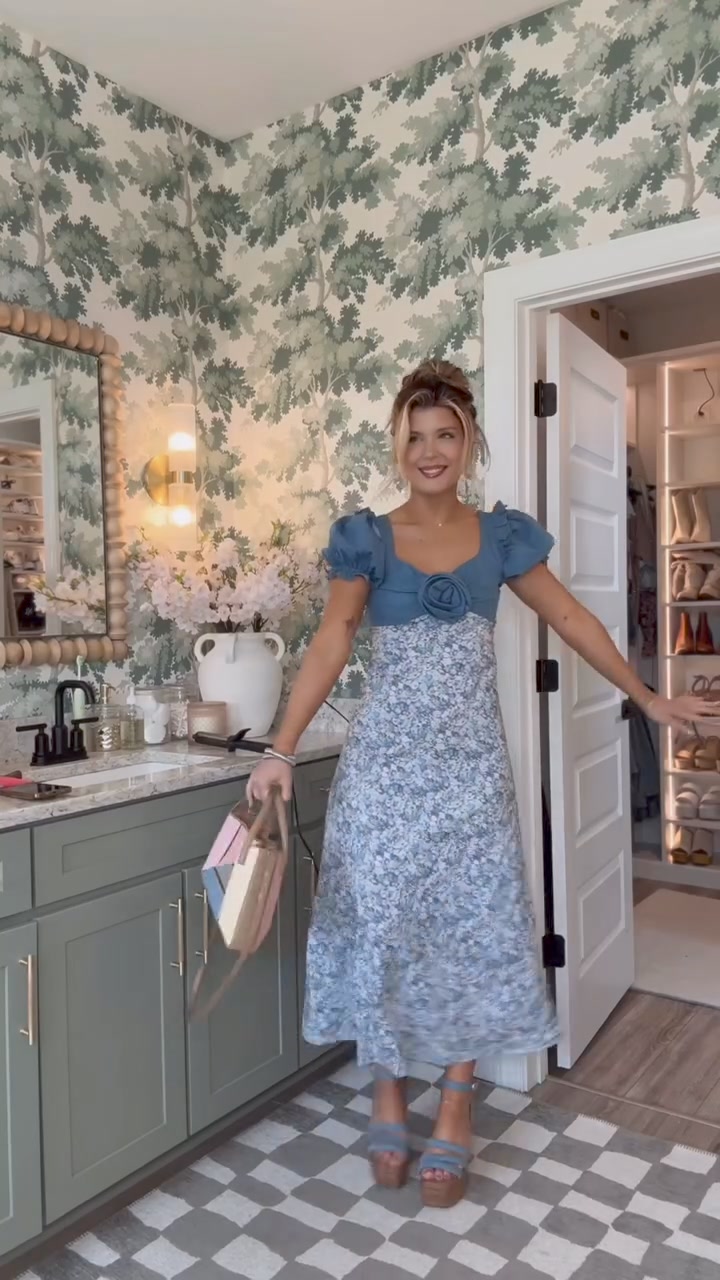 Short-Sleeve Denim Rosette Midi Dress ad creative