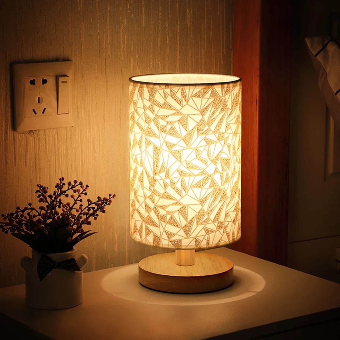 Remote Control Table Lamp - Best For All Spaces! 广告素材