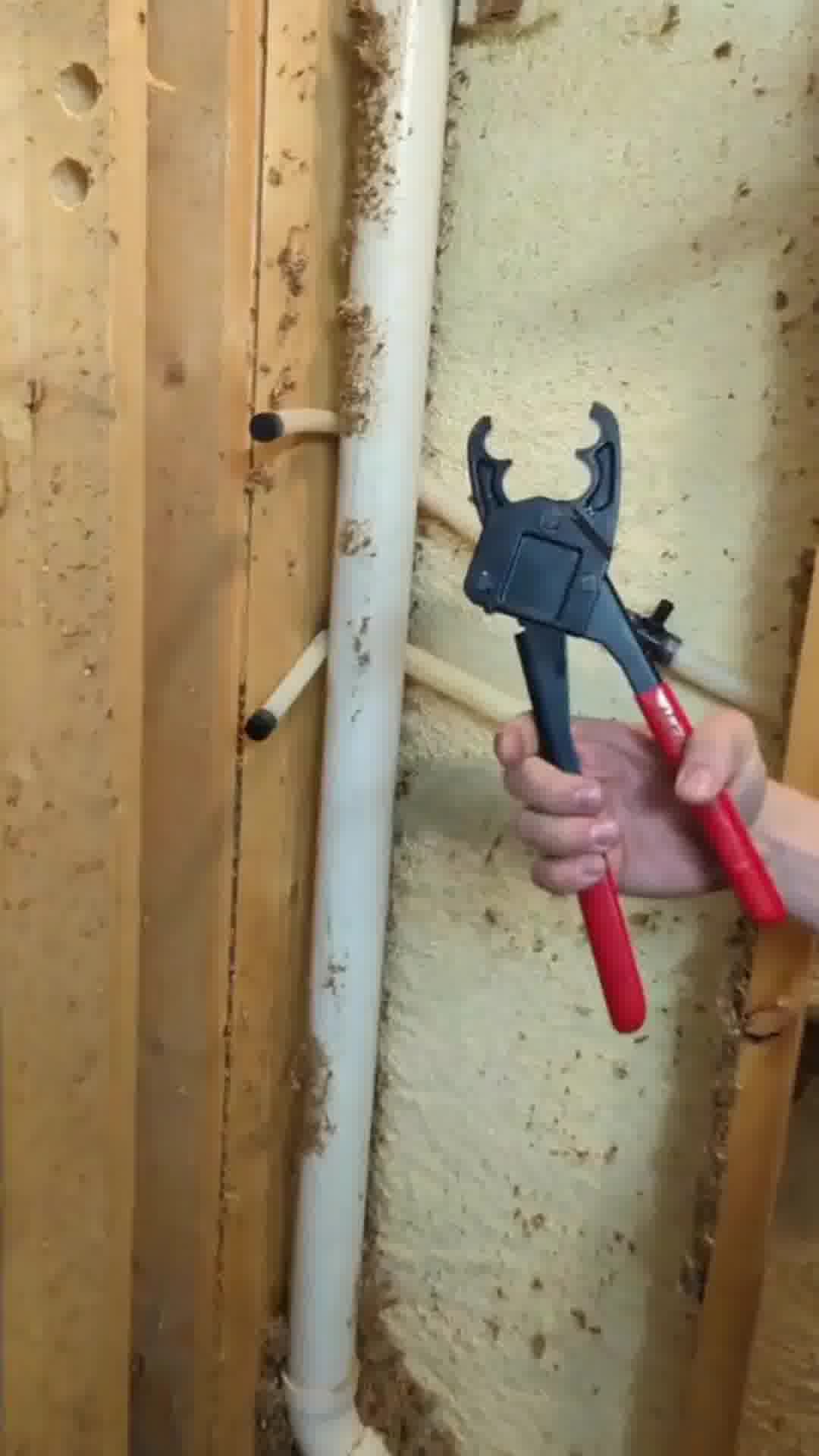 Angle PEX Crimp Tool Kit for 1/2" & 3/4" PEX Crimp Rings with PEX Cutting Tool ad creative