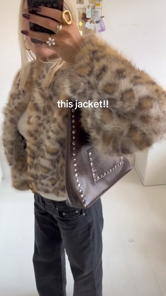 Short Faux Fur Jacket 广告素材